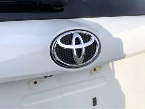 Used 2018 Toyota RAV4 XLE image 33