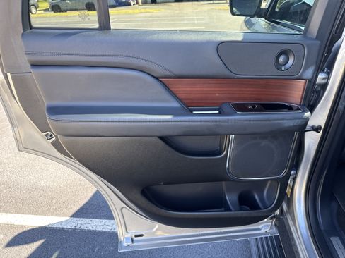 Used 2023 Lincoln Navigator Reserve image 29