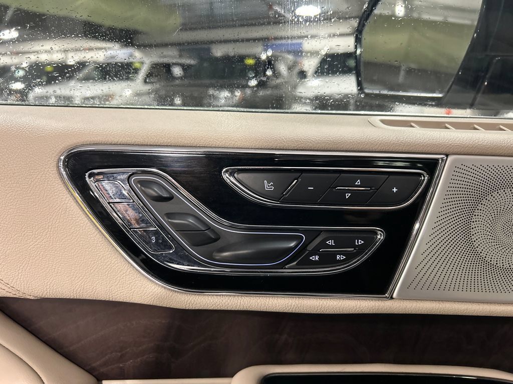 Used 2021 Lincoln Navigator Reserve w/ Luxury Package AWD/4WD image 21