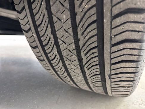 Used 2023 Buick Envision Essence w/ Sport Touring Package image 32