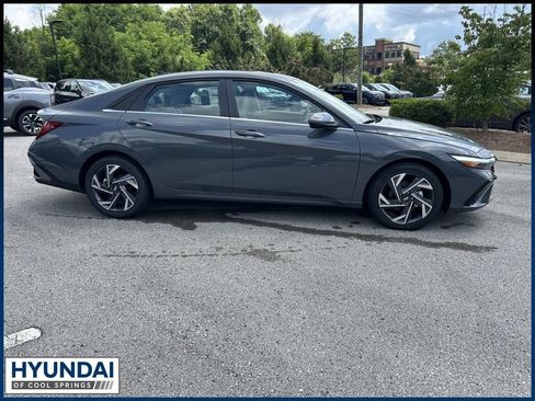 New 2026 Hyundai Elantra Limited FWD image 8