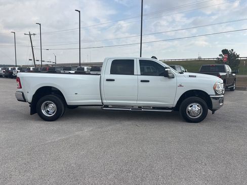 Used 2024 RAM 3500 Tradesman w/ Chrome Appearance Group image 6