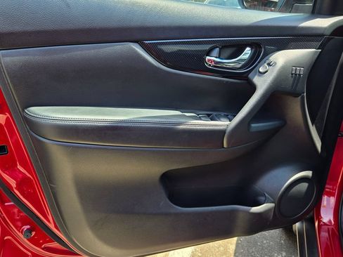 Used 2017 Nissan Rogue SL FWD image 14