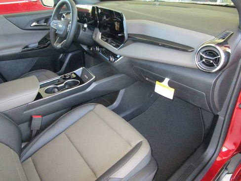 New 2026 Chevrolet Equinox LT w/ Convenience Package II image 25