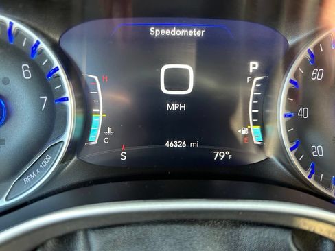 Used 2023 Chrysler Pacifica Touring-L AWD/4WD image 13