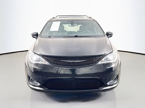 Used 2020 Chrysler Pacifica Touring-L w/ S Appearance Package image 8