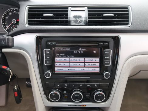 Used 2012 Volkswagen Passat 2.5 SE image 16