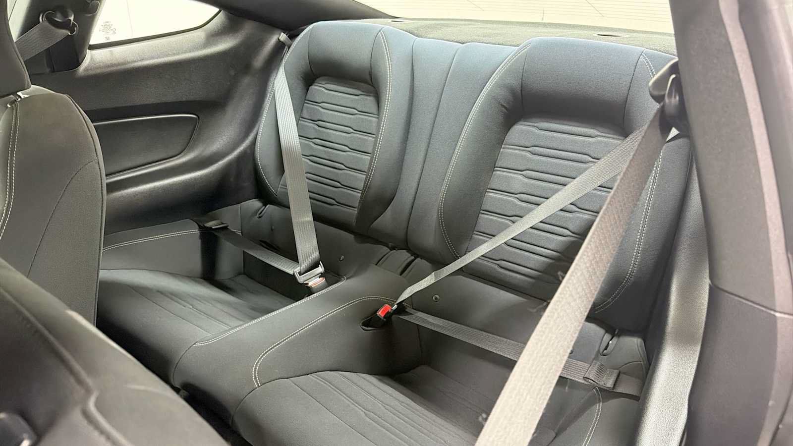Used 2016 Ford Mustang Coupe RWD image 23