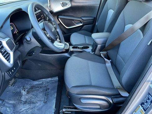 Used 2025 Kia Soul LX w/ LX Technology Package image 23