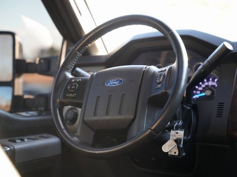 Used 2015 Ford F350 Lariat image 14