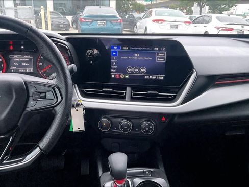 Used 2024 Chevrolet Trax RS FWD image 7