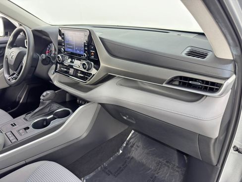 Used 2021 Toyota Highlander L image 13