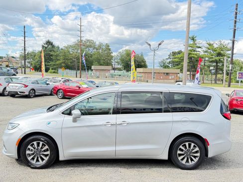 Used 2022 Chrysler Pacifica Touring-L FWD image 7