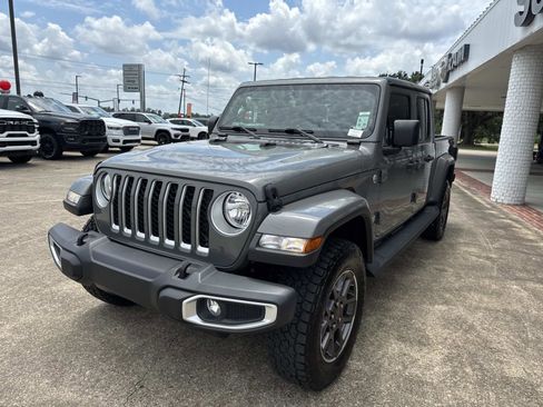 Used 2020 Jeep Gladiator Overland w/ Trailer Tow Package image 3