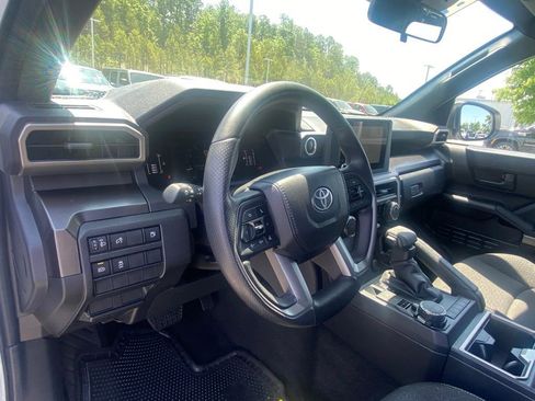 Used 2025 Toyota 4Runner SR5 AWD/4WD image 9