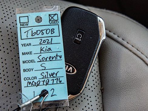 Used 2021 Kia Sorento S image 21