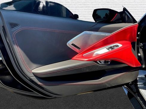 Used 2021 Chevrolet Corvette Stingray Premium Cpe w/ Z51 Performance Package RWD image 18