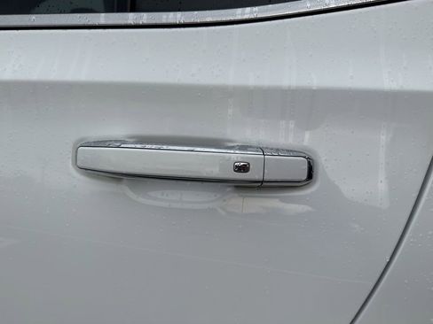 Used 2023 GMC Yukon SLT image 10