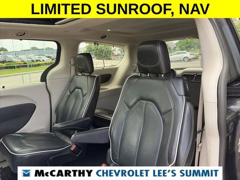 Used 2023 Chrysler Pacifica Limited FWD image 39