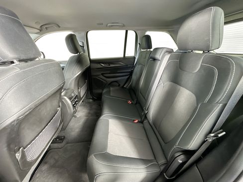 Used 2023 Jeep Grand Cherokee Laredo RWD image 22