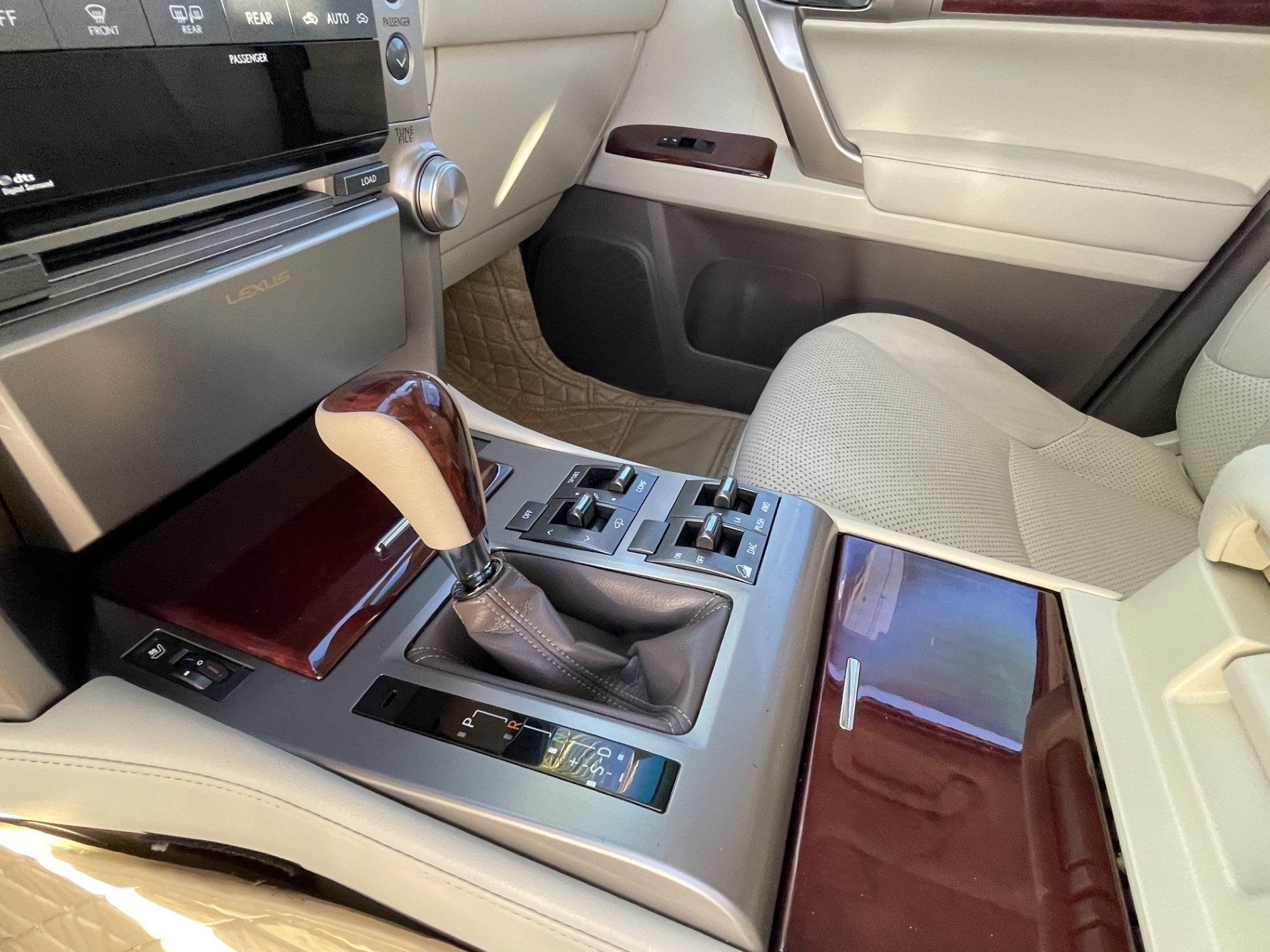 Used 2010 Lexus GX 460 Premium AWD/4WD image 18