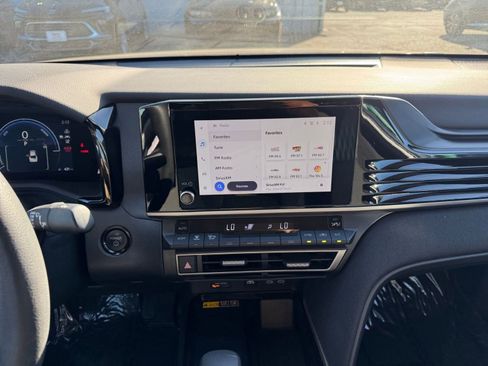 Used 2025 Toyota Camry LE image 21