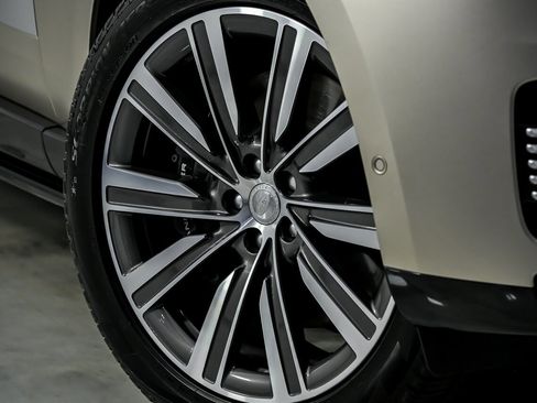 Used 2023 Land Rover Range Rover SV image 4