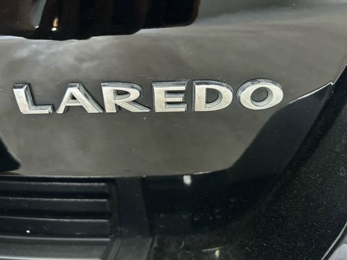 Used 2019 Jeep Grand Cherokee Laredo image 12