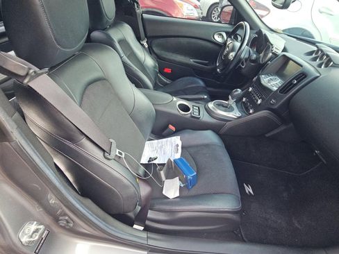 Used 2014 Nissan 370Z Touring w/ Sport Package image 9