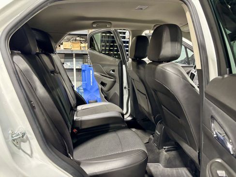 Used 2022 Buick Encore Preferred image 9