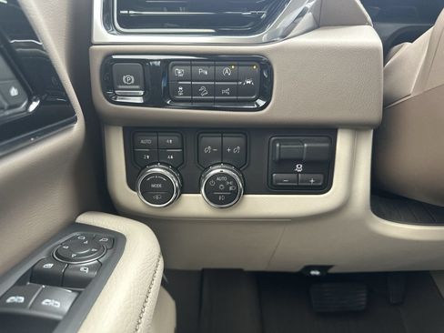 Certified 2025 GMC Yukon XL Denali w/ Denali Reserve Package AWD/4WD image 18