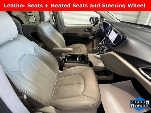 Used 2021 Chrysler Pacifica Touring-L image 23