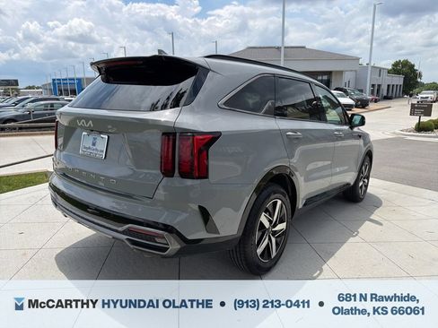 Used 2022 Kia Sorento EX w/ Panoramic Sunroof Package FWD image 16