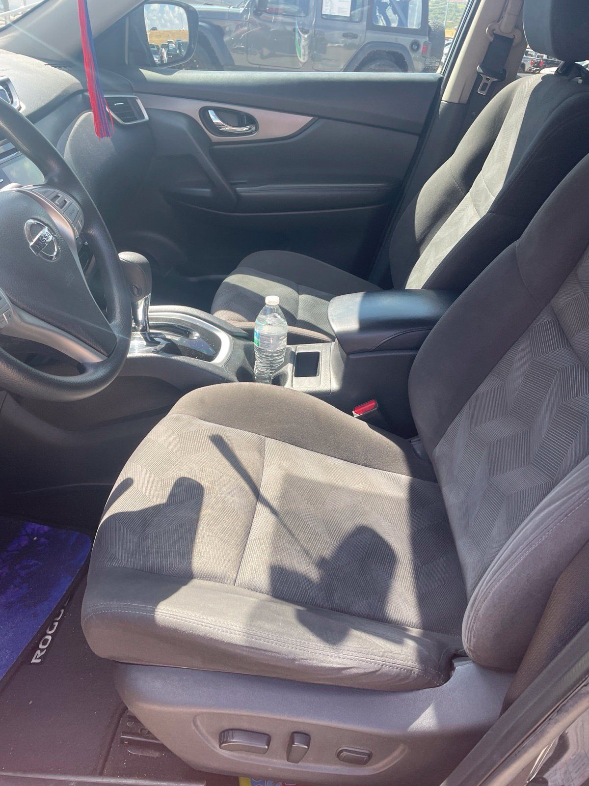 Used 2016 Nissan Rogue SV FWD image 13