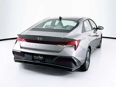 Used 2024 Hyundai Elantra SEL image 9