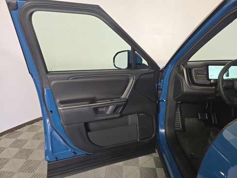 Used 2023 Rivian R1S Launch Edition image 16