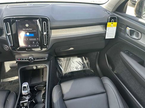 New 2026 Volvo XC40 B5 Ultra w/ Climate Package AWD/4WD image 18
