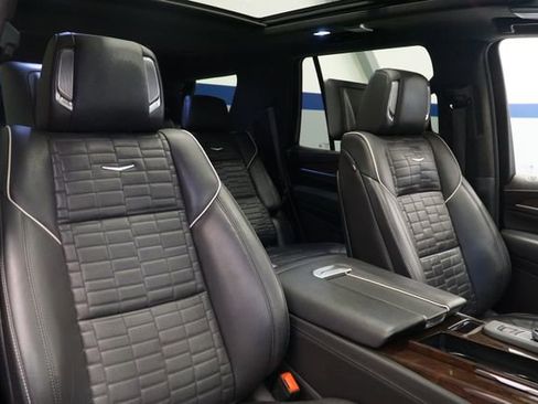 Used 2023 Cadillac Escalade Premium Luxury Platinum AWD/4WD image 18