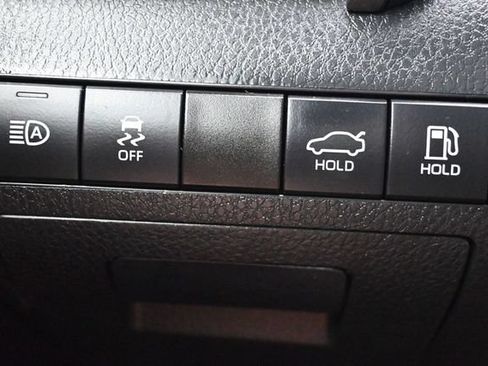 Used 2022 Toyota Camry SE FWD image 23