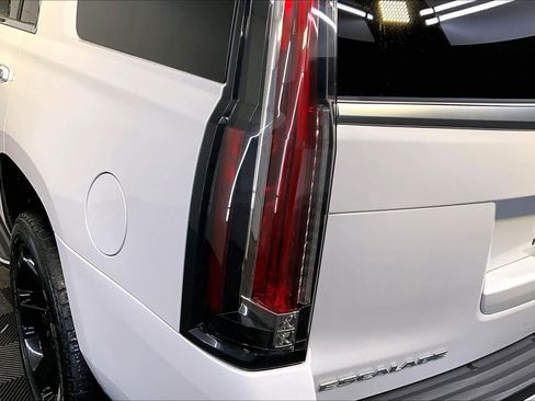 Used 2019 Cadillac Escalade Luxury image 28