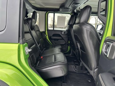 Used 2018 Jeep Wrangler Unlimited Sahara image 34