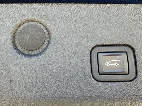 Used 2022 Chevrolet Equinox RS w/ RS Leather Package FWD image 37