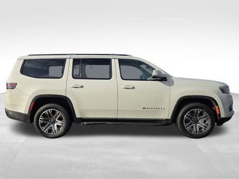 Used 2022 Jeep Wagoneer Series III w/ Flexible Seating Group image 11