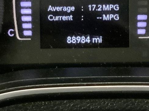 Used 2019 Jeep Cherokee Latitude Plus AWD/4WD image 24