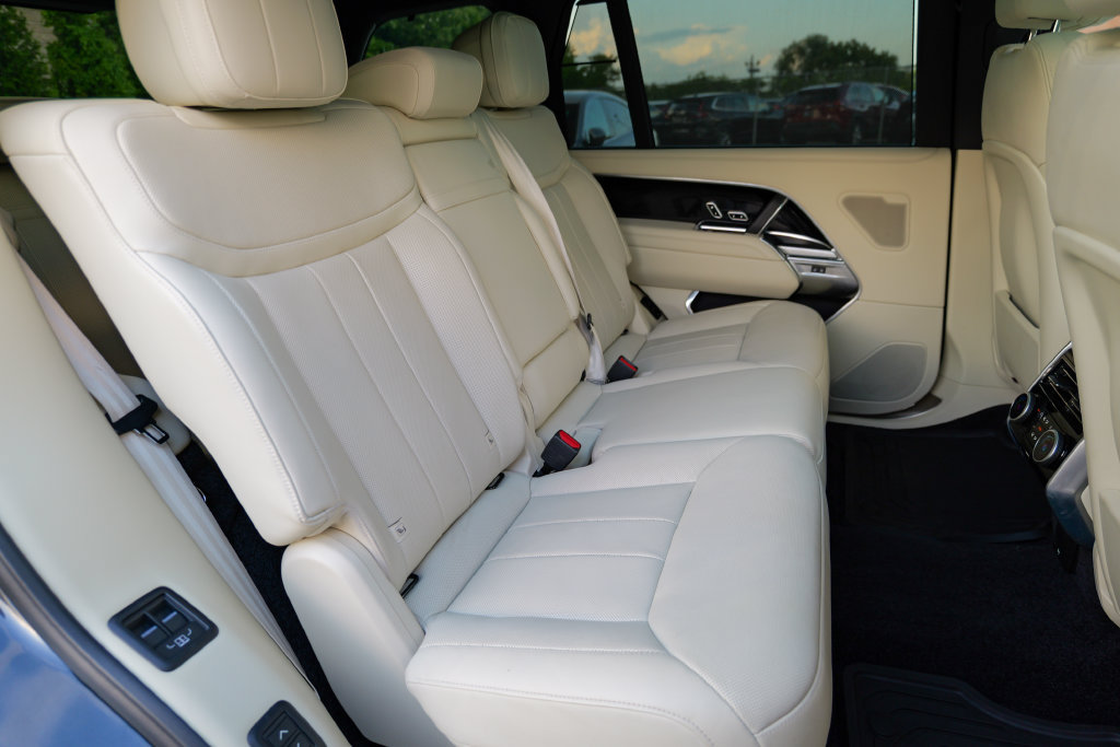 Used 2025 Land Rover Range Rover Long Wheelbase SE AWD/4WD image 34