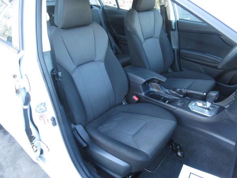 Used 2020 Subaru Impreza 2.0i Premium image 14