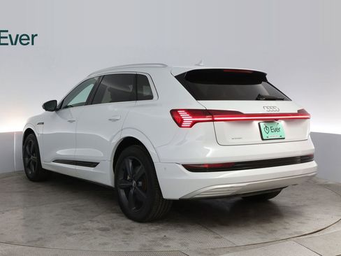 Used 2019 Audi e-tron Premium Plus image 17