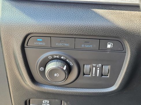Used 2023 Jeep Grand Cherokee Overland w/ Advanced Protech Group III AWD/4WD image 27