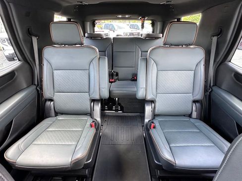 Certified 2025 GMC Yukon AT4 w/ AT4 Premium Package AWD/4WD image 28