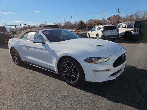 Used 2023 Ford Mustang Premium image 9